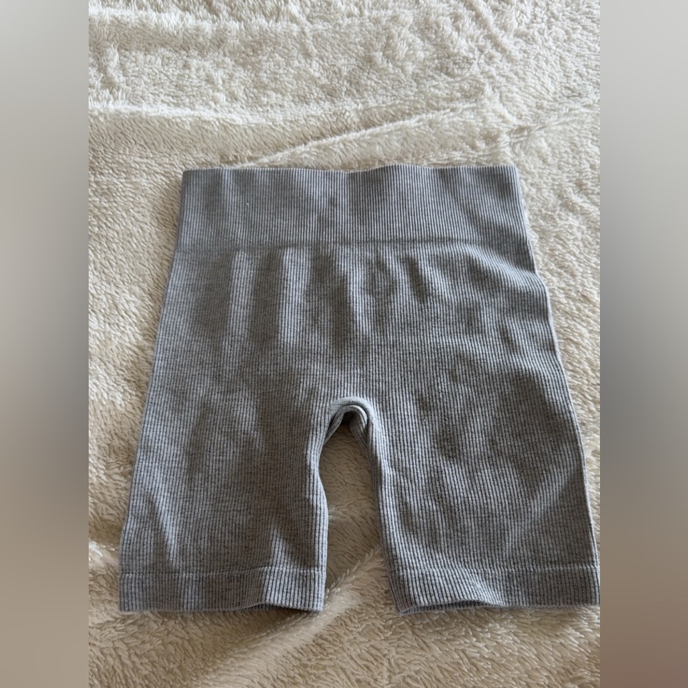 Rue21 Light Gray Ribbed Shorts